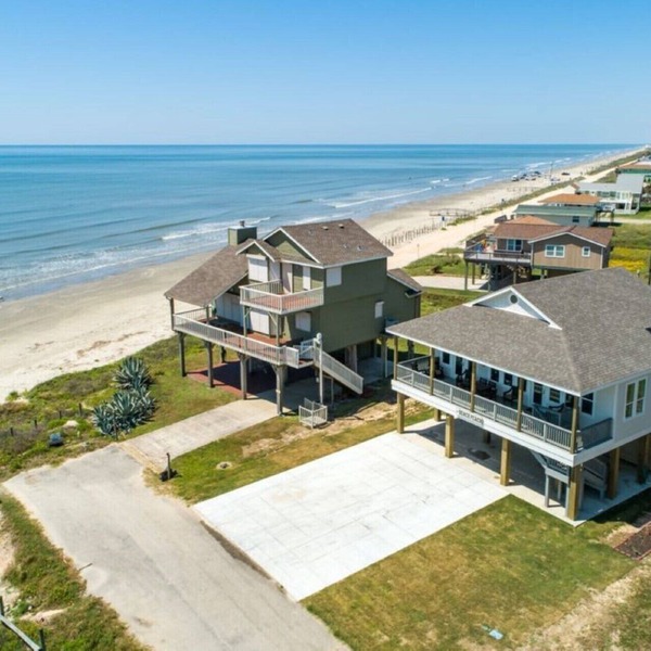 BEACHFRONT! TEN STEPS TO BEACH SAND! PERFECT BEACH VACATION!