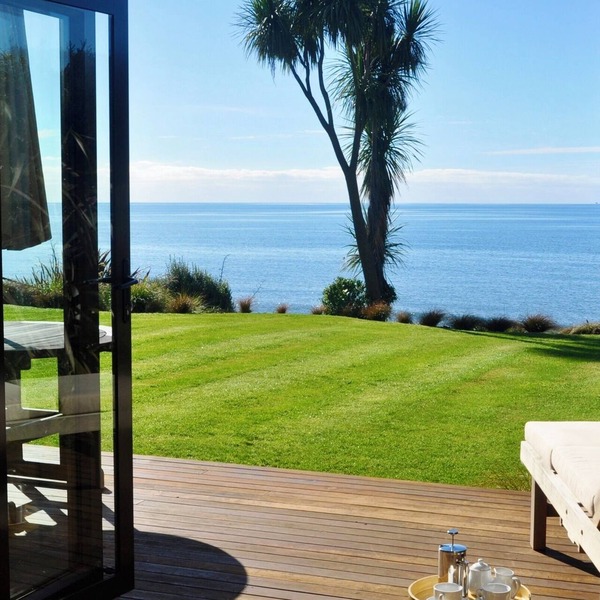 Beachfront Villa - Adrift in Golden Bay (adults only)