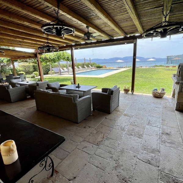 Beachfront Villa Aris
