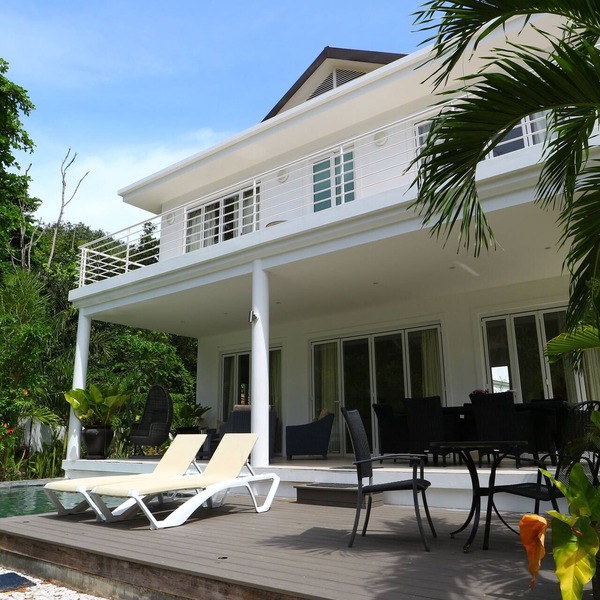 Beachfront Villa Beau Vallon Beach