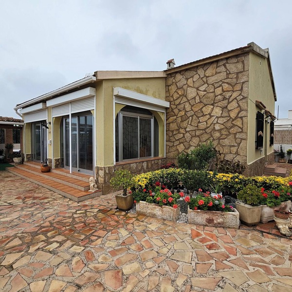 Beachfront Villa on Rabdells Beach