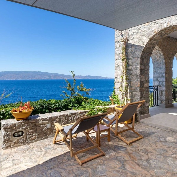 Beachfront Villa Ondyrelis, Divine Sea Views, Furnished Terrace, Hydra