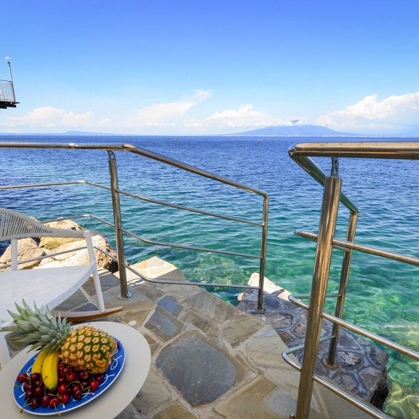 Beachfront Villa Sorrento & private sea access
