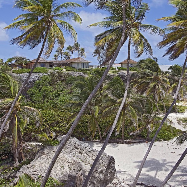 Beachfront villa with pool and dramatic views of Bottom Bay Beach
