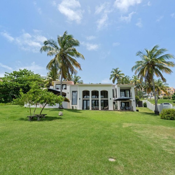 Beachfront Villa with luxury amenities in Puerto Rico