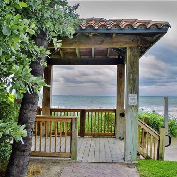 BEACHFRONT, WALK to OCEAN 2 BEDRM, 3 BATHRM, APP VRR-1500402