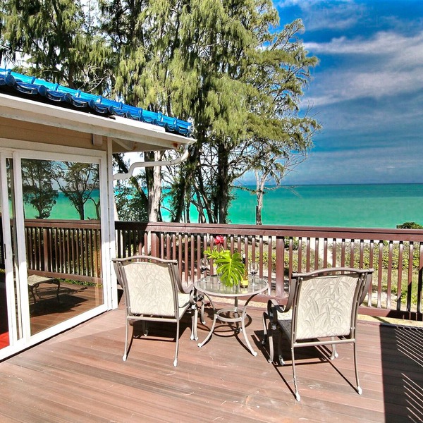 BEACHFRONT with Hot Tub! White Sand Beach with Sandy Bottom Bay Sleeps 8-18