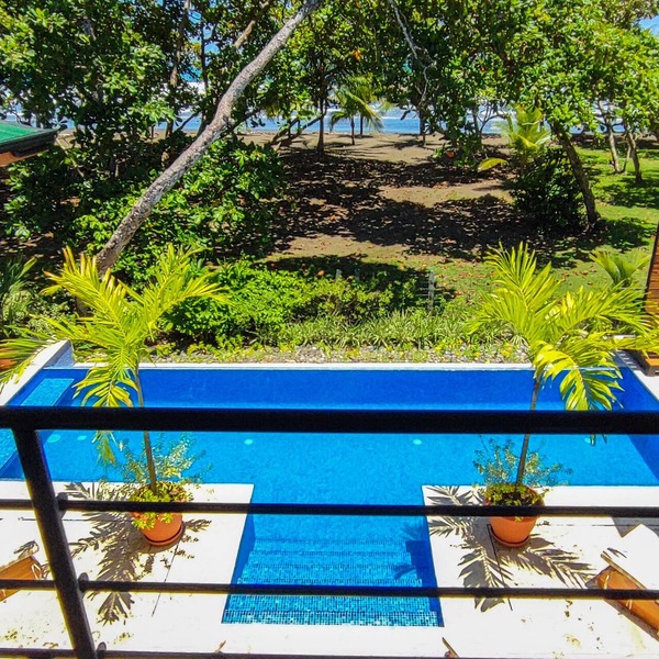 BEACHFRONTGEM perfect for large family gatherings, reunions, book now and save