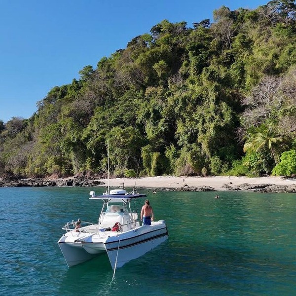 Beachside 3BR + Private Catamaran Fishing Hosted by Your Stay