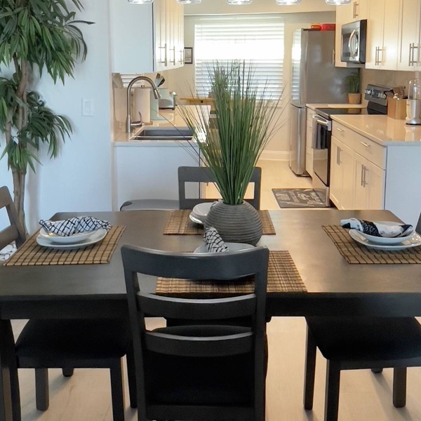 Beachside Condo, Furnished, Renovated 2bed/2bath/Balcony kitchen and living room