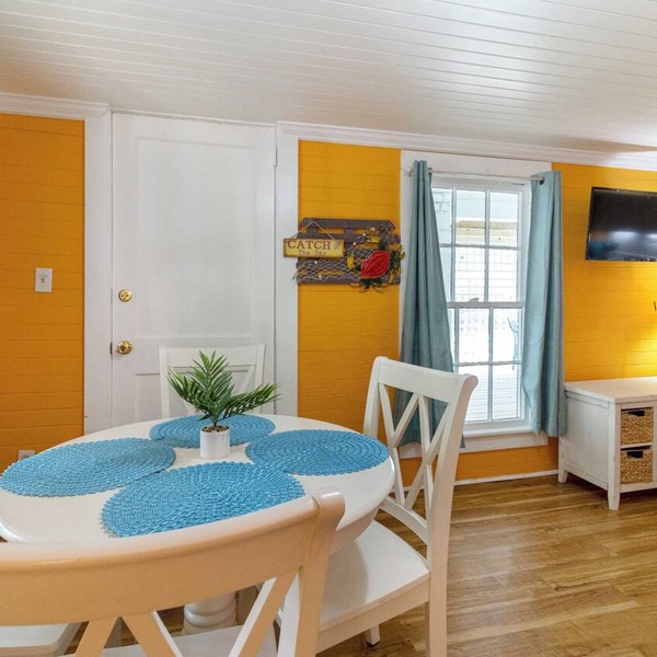 Beachside Hideaway: Cozy Retreat Steps from Tybee’s South Beach