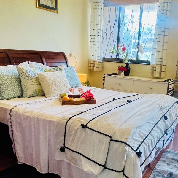 Beachside Poolfront luxury 2BHK 8 min walk to Candolim beach with WiFi, AC, TV