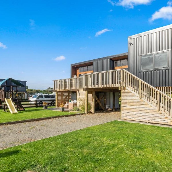 Beachside Sanctuary - Otaki Beach Holiday Home