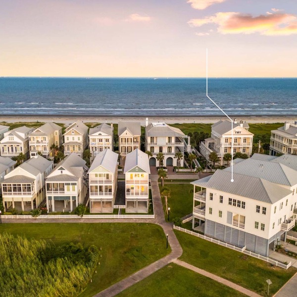 Beachtown - STEPS FROM BEACH - Stunning Designer Home - Elevator - 5 Bd/4.5 Bath