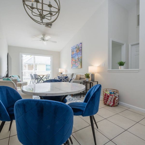BEACHY KEEN with Compass Realty Truman Annex - Close to the pool - 2 decks!