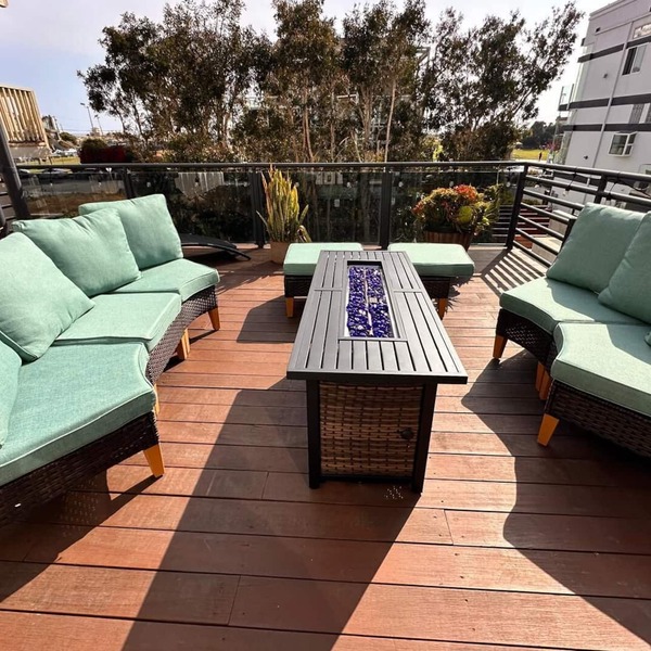 Beachy Private Get-A-Way! Large Deck facing Ocean!