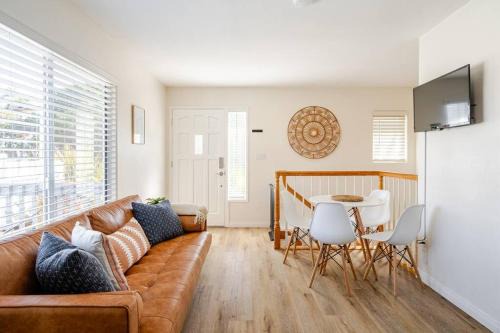 Beacons Beach Cottage