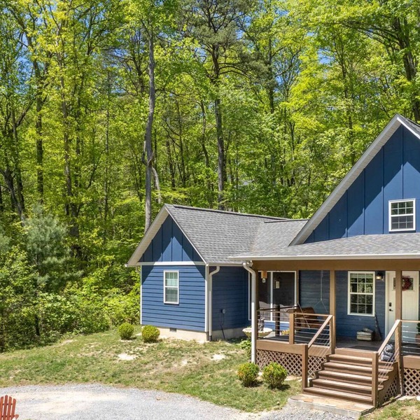 Bear Trot-Hot Tub - Fire Pit - Covered Porch
