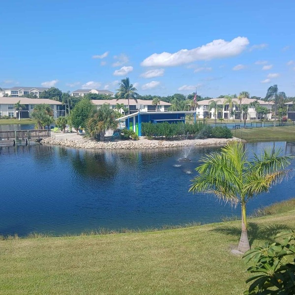 Beautiful 2 bedroom, 2 bath near Sanibel Island!