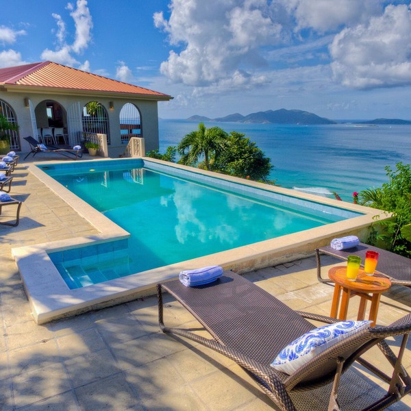 Beautiful 4 bed villa, overlooking the surf of Apple Bay with large pool, A/C