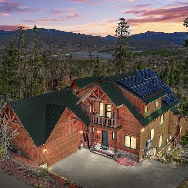 Beautiful 7 BEDROOM, 3 gathering areas, pool table, hot tub, and huge deck with 360-degree views!