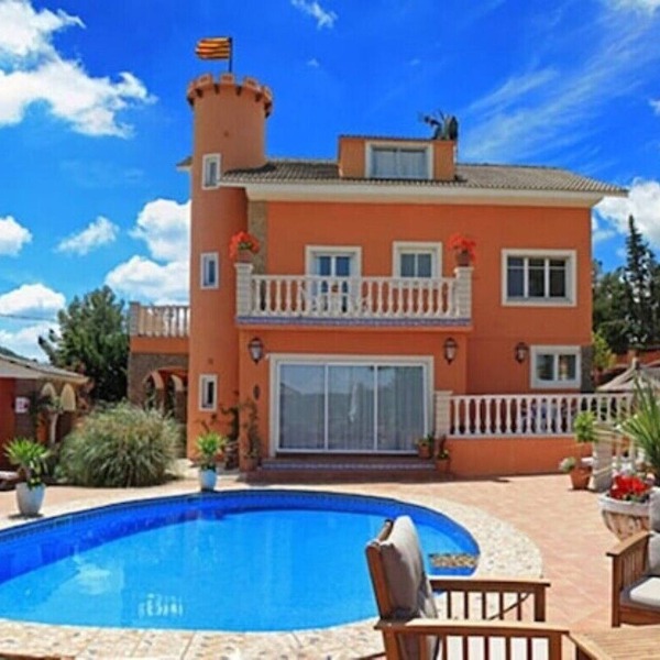 Beautiful 7 Bed Barcelona Castle Villa, Tennis Court, Pool, & BQ House
