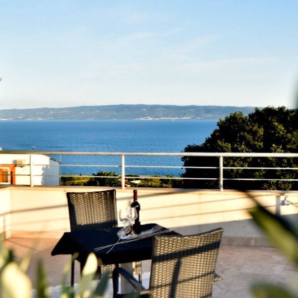 Beautiful and spacious penthouse with big terrace with sea view!