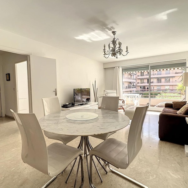 Beautiful apartment with terrace (if Parking space necessary add100€ per week)