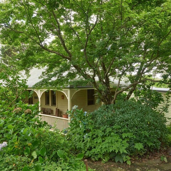 Beautiful Architecturally Designed Cottage in Blue Mountains w/Valley Views