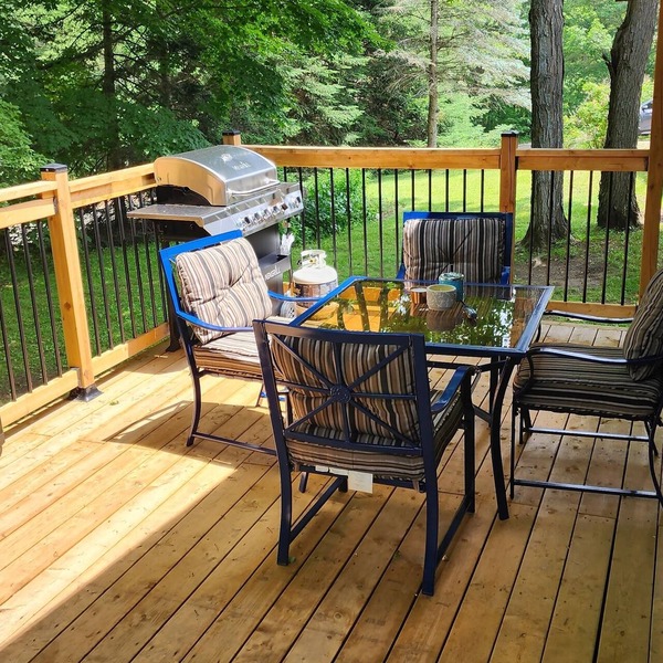 Beautiful Bala Bungalow minutes to all Bala has to offer!