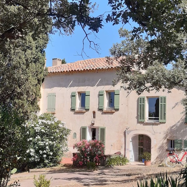Beautiful bastide with sea view and large garden