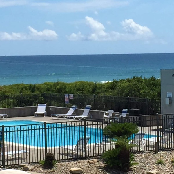 Beautiful Beach Condo with ocean view and 2 Pools!