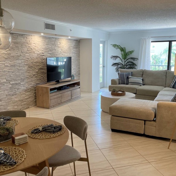 Beautiful Beachfront Sand Key 2 Bedroom Condo