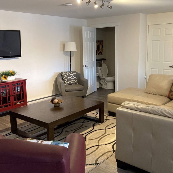 Beautiful Two Bedrooms and 2.5 Bathrooms - 30 Minutes from Dartmouth