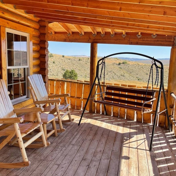 Beautiful Cabin! Fireplace, Deck, Pooltable!