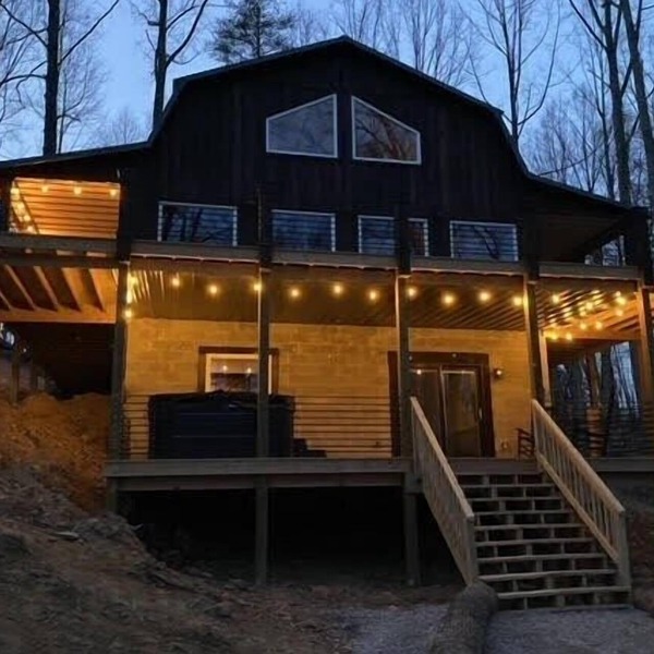 Beautiful Cabin on 20 Acres in Hocking Hills