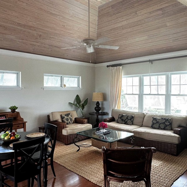 Beautiful, centrally located, short drive to beaches and stores.