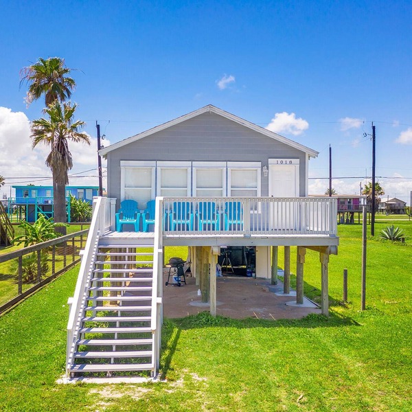 Beautiful coastal home recently renovated and ready for travelers