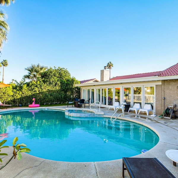 Beautiful Desert Pool House: Sun, Swim, Sip & Stay