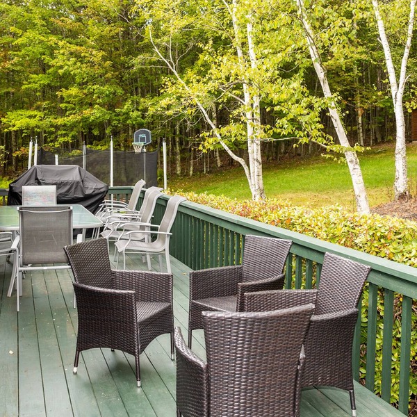 Beautiful expansive ski chalet with hot tub less than 10m to Belleayre Mountain!