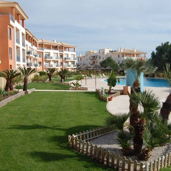 BEAUTIFUL FLAT FOR A FAMILY HOLIDAY WITH POOL AND LUSH GARDENS
