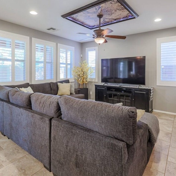 Beautiful Glendale Gem With Room For Everyone!