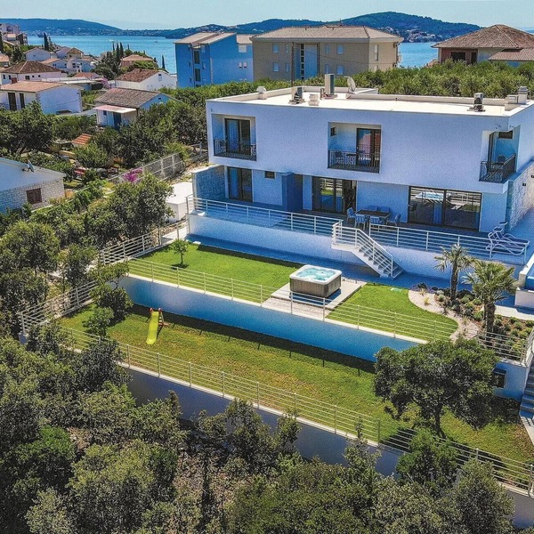 Beautiful home in Seget Vranjca