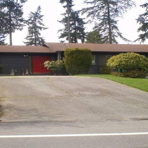 Beautiful Home On Glen Acres Golf Course, Hottub! NEW AC!