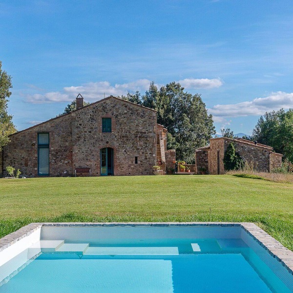Beautiful villa for 12 guests with WIFI, private pool, TV, terrace, pets allowed and panoramic .