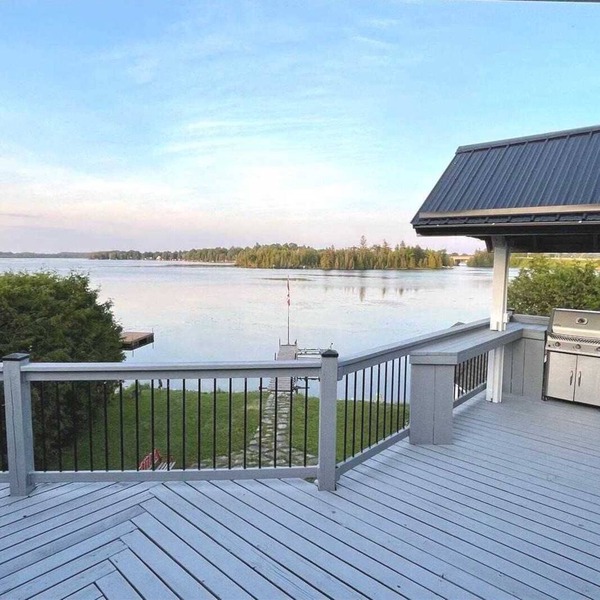Beautiful Lake Front Cottage With A VIEW