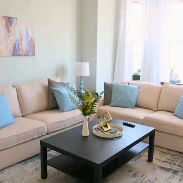 Beautiful Lakeside Heritage Home in Barrie Bright and Spacious Stay