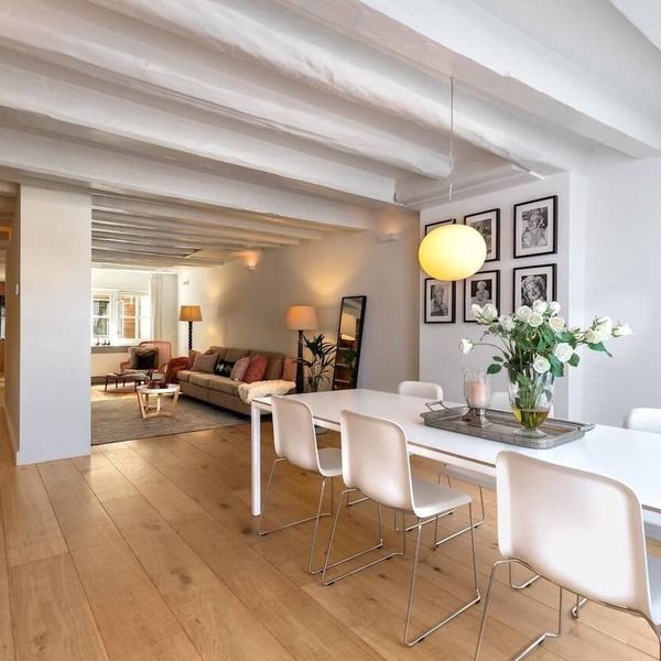Beautiful large apartment at one of the most desirable locations on the famous Prinsengracht.