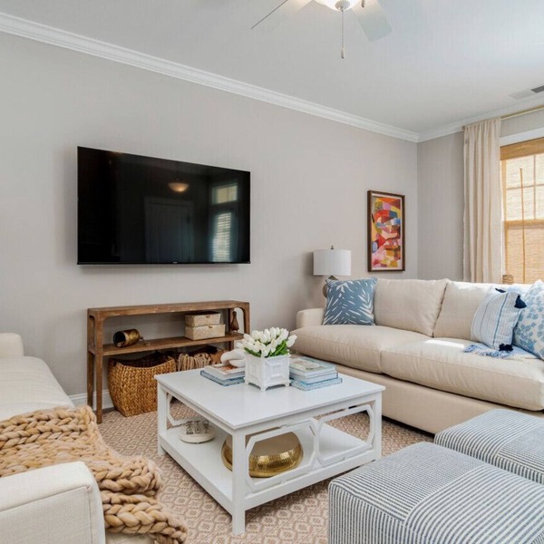 Beautiful Large Townhome Steps to the Beach
