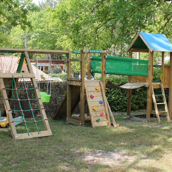 Beautiful location on the lake heated pool jacuzzi Air conditioning and bicycles